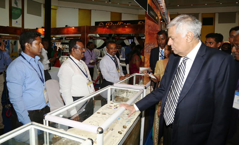 2-GemJewelary-exhibition_(1).jpg
